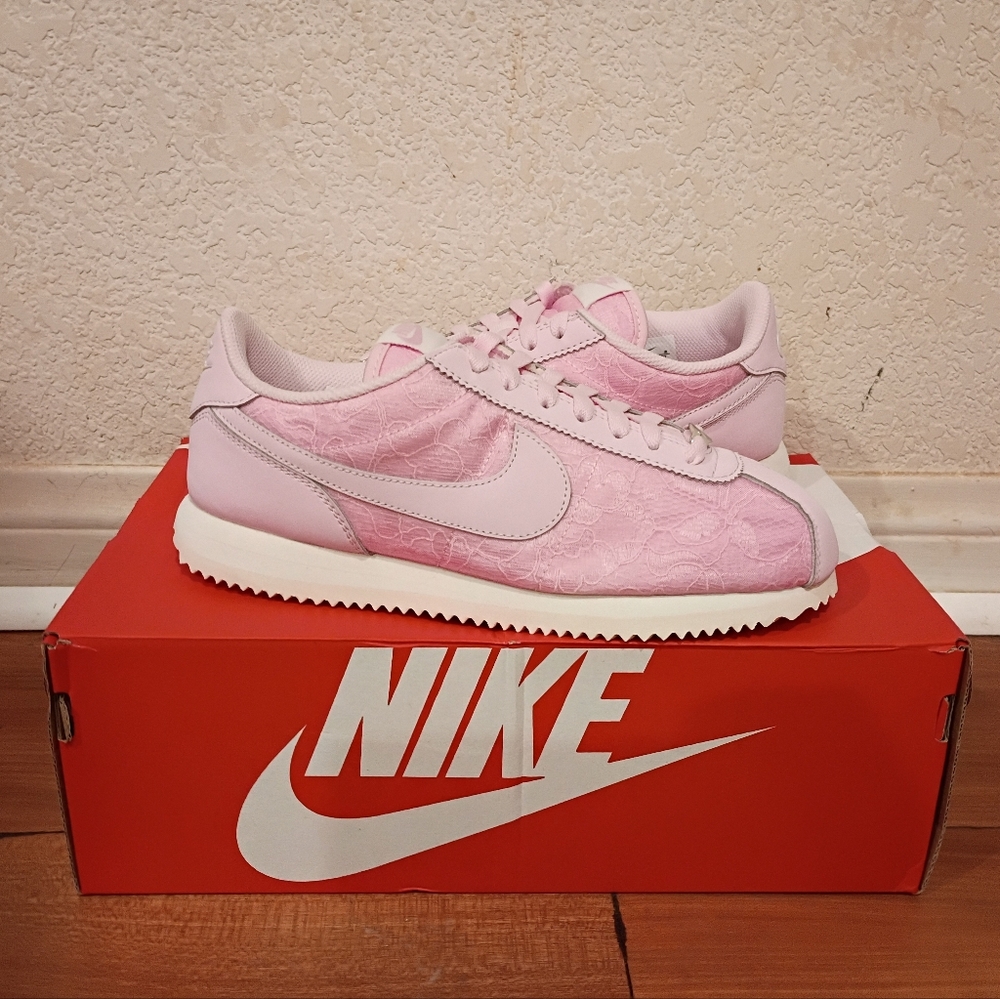 Nike Cortez - Picture 1 of 5